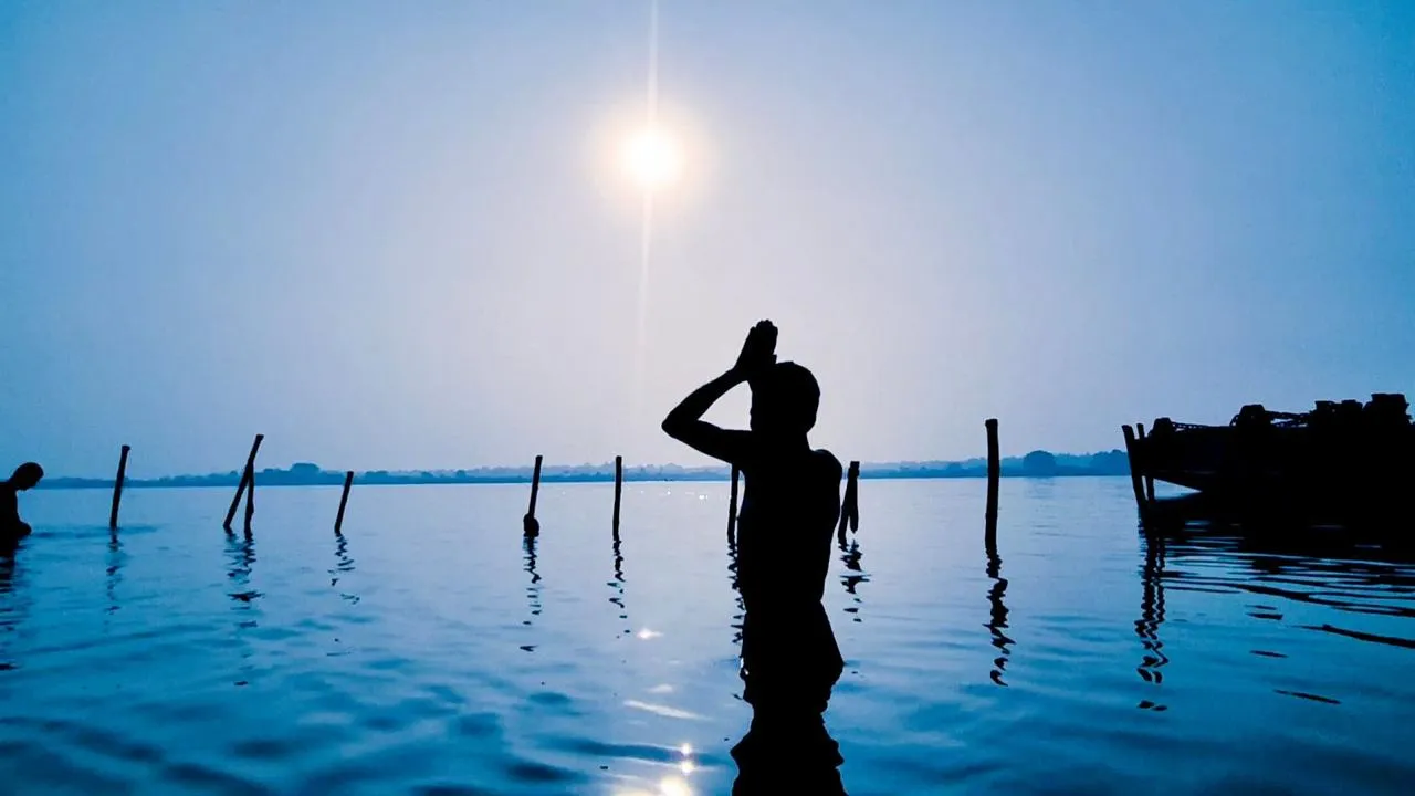 Relaxation by the Ganga at night