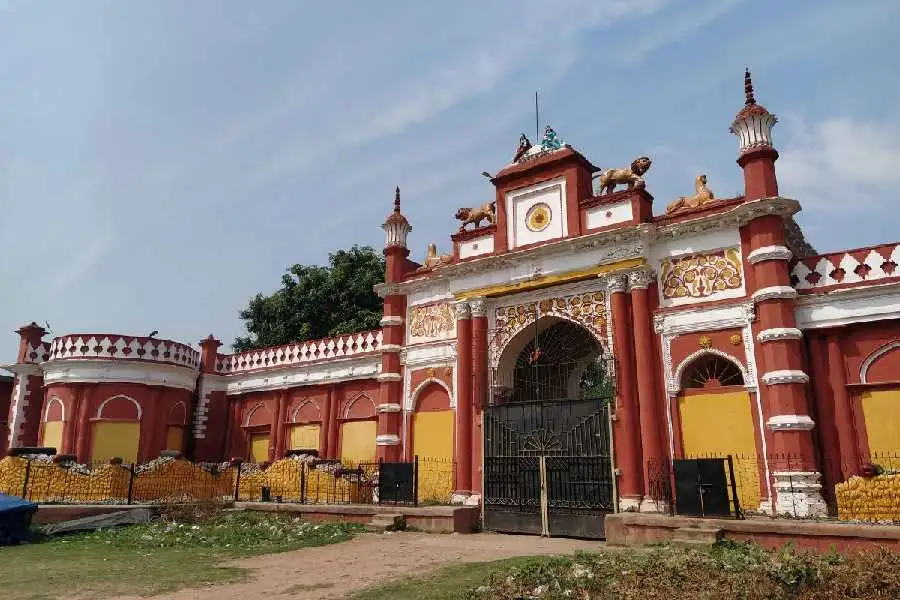 Krishnanagar — famous for clay modelling and Sarpuria sweets